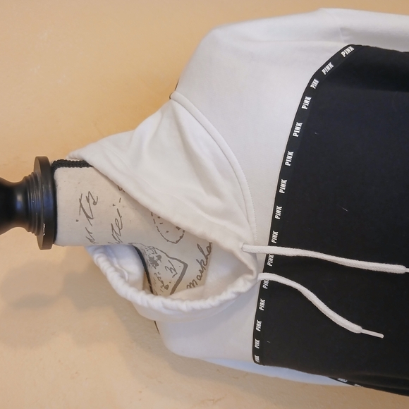 PINK Campus Cowl Black And White - Picture 9 of 10